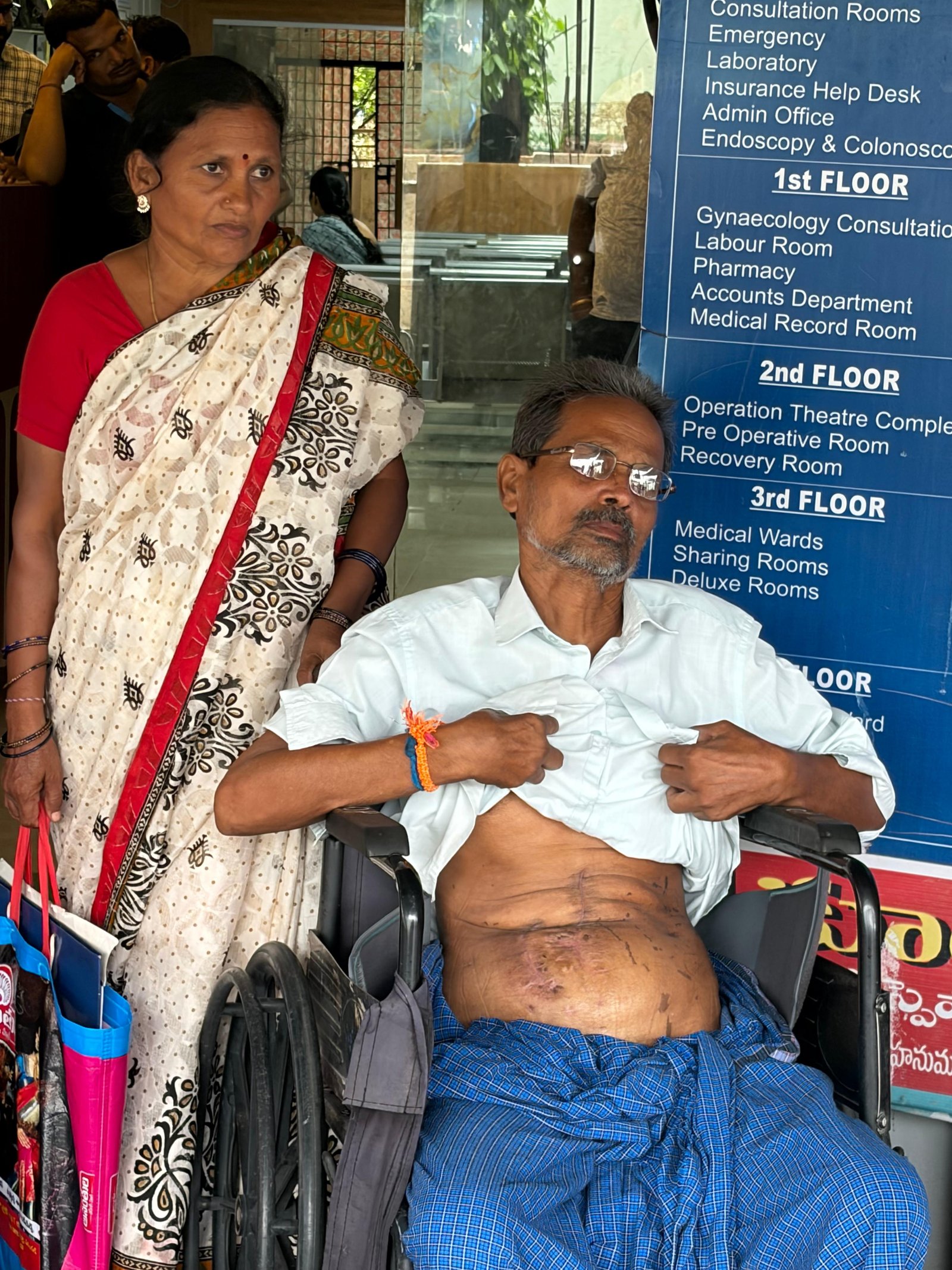 ​డాక్టర్‌ నిర్వాకం: ప్రాణాలమీదకు తెచ్చిన ఆపరేషన్లు.. బాధితుడికి రూ.19 లక్షల నష్టం!