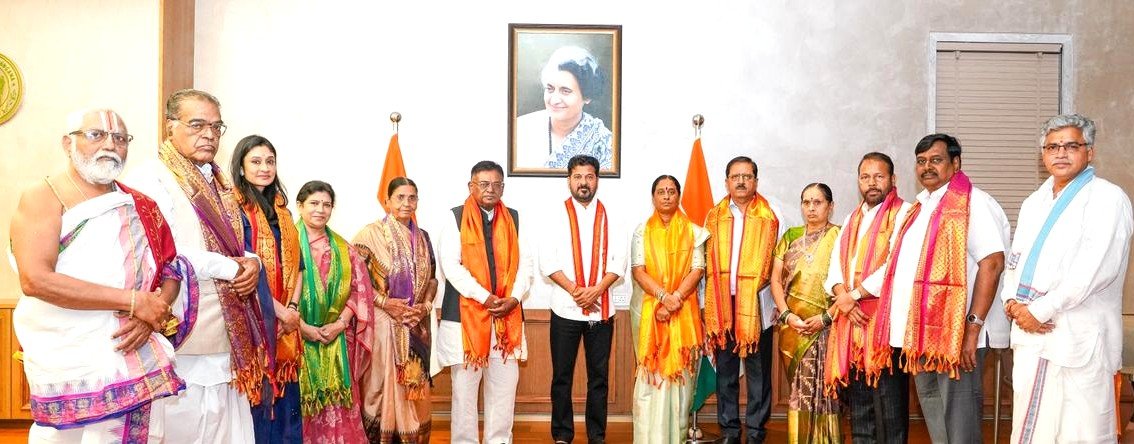 ​ముఖ్యమంత్రి రేవంత్ రెడ్డిని కలిసిన యాదగిరిగుట్ట నూతన పాలక మండలి