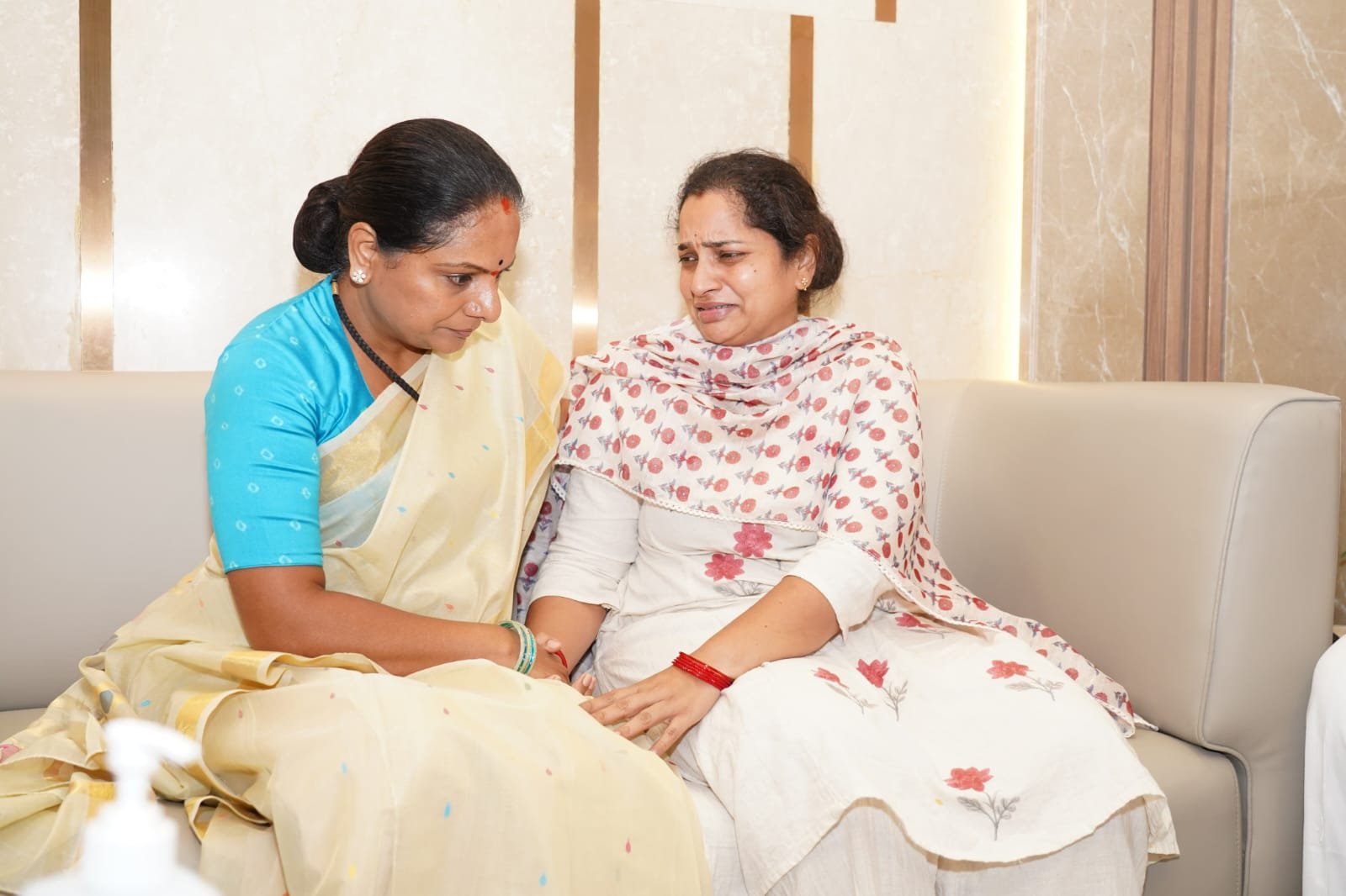 పెద్ది సుదర్శన్‌రెడ్డిని పరామర్శించిన కవిత