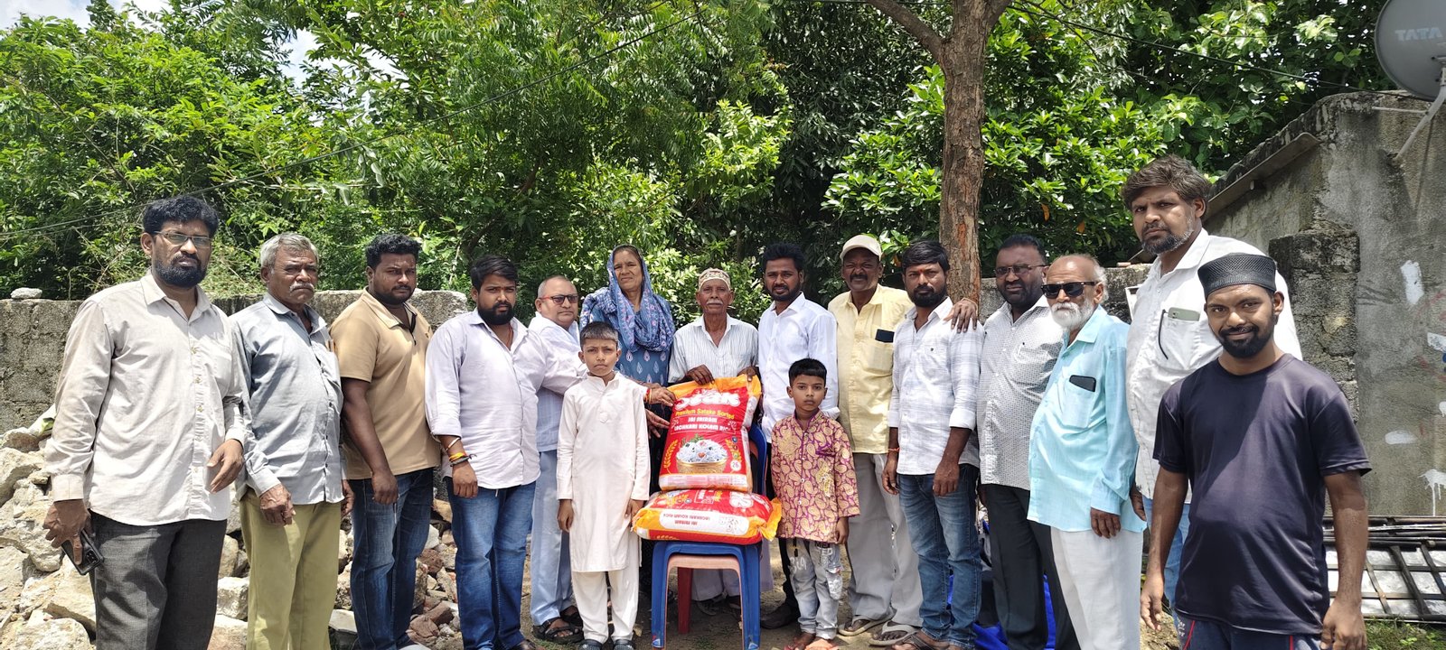 మృతురాలి కుటుంబానికి కాంగ్రెస్‌ నేతల పరామర్శ