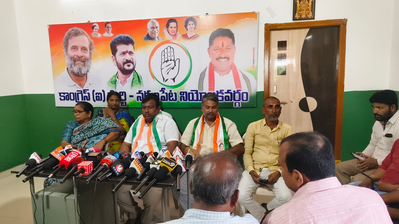 పెద్ది సేవలకు గుర్తుగా కాంస్య విగ్రహం