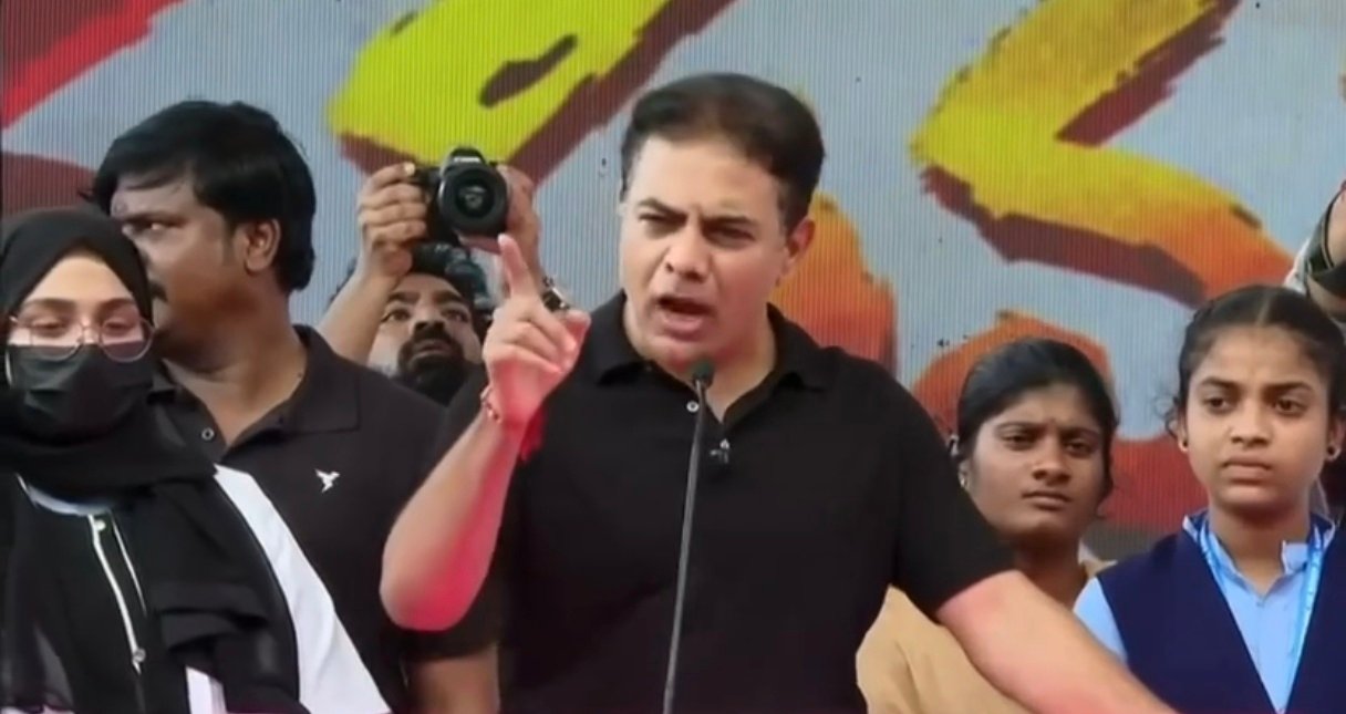 హిట్ మీ అంటే.. పేస్ట్ కారుద్ది!